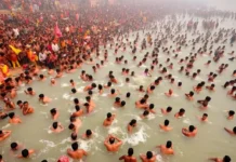 Mahakumbh 2025: A Spiritual Journey at the World’s Largest Religious Gathering A vibrant scene from the Kumbh Mela, showing thousands of devotees bathing in the sacred waters of the Triveni Sangam during the festival.